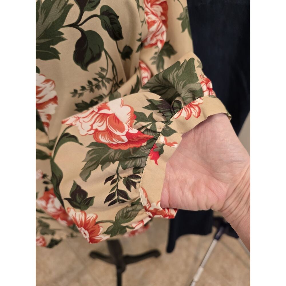 LOFT Floral Blouse Women’s Medium Beige Red Split Neck Blouson Hem - Picture 3 of 5